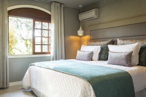 Bungalow de lujo (Bangalo Araucaria) | Minibar, caja de seguridad en la habitación y cortinas blackout 