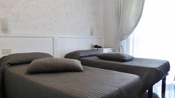 Habitación doble, 2 camas individuales | Ropa de cama de alta calidad, insonorización y wifi gratis