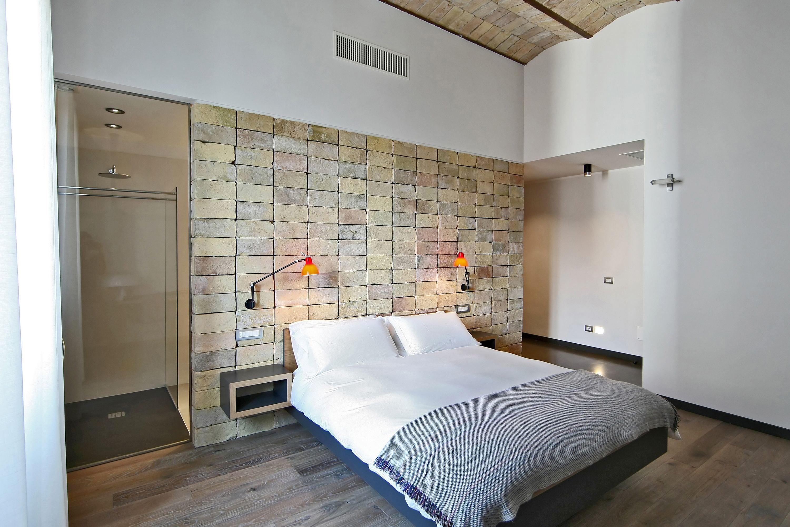 Photo - Atypical Rooms