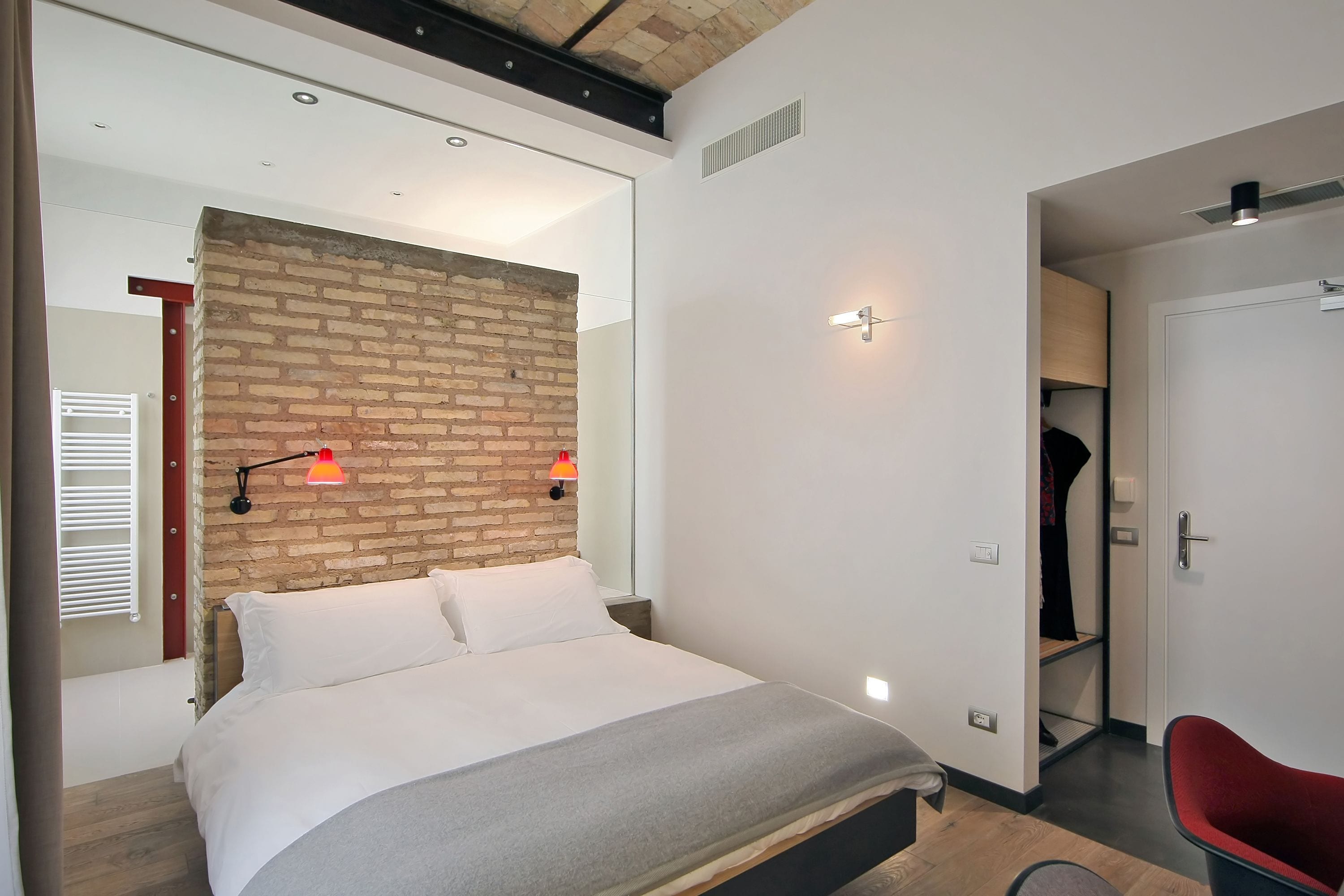 Photo - Atypical Rooms