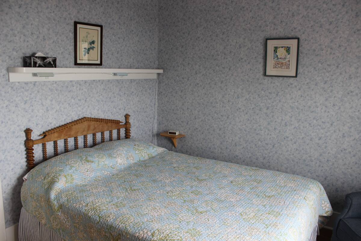 Rose Room Queen Bed, Private External Bathroom, Ocean View | WiFi (free)