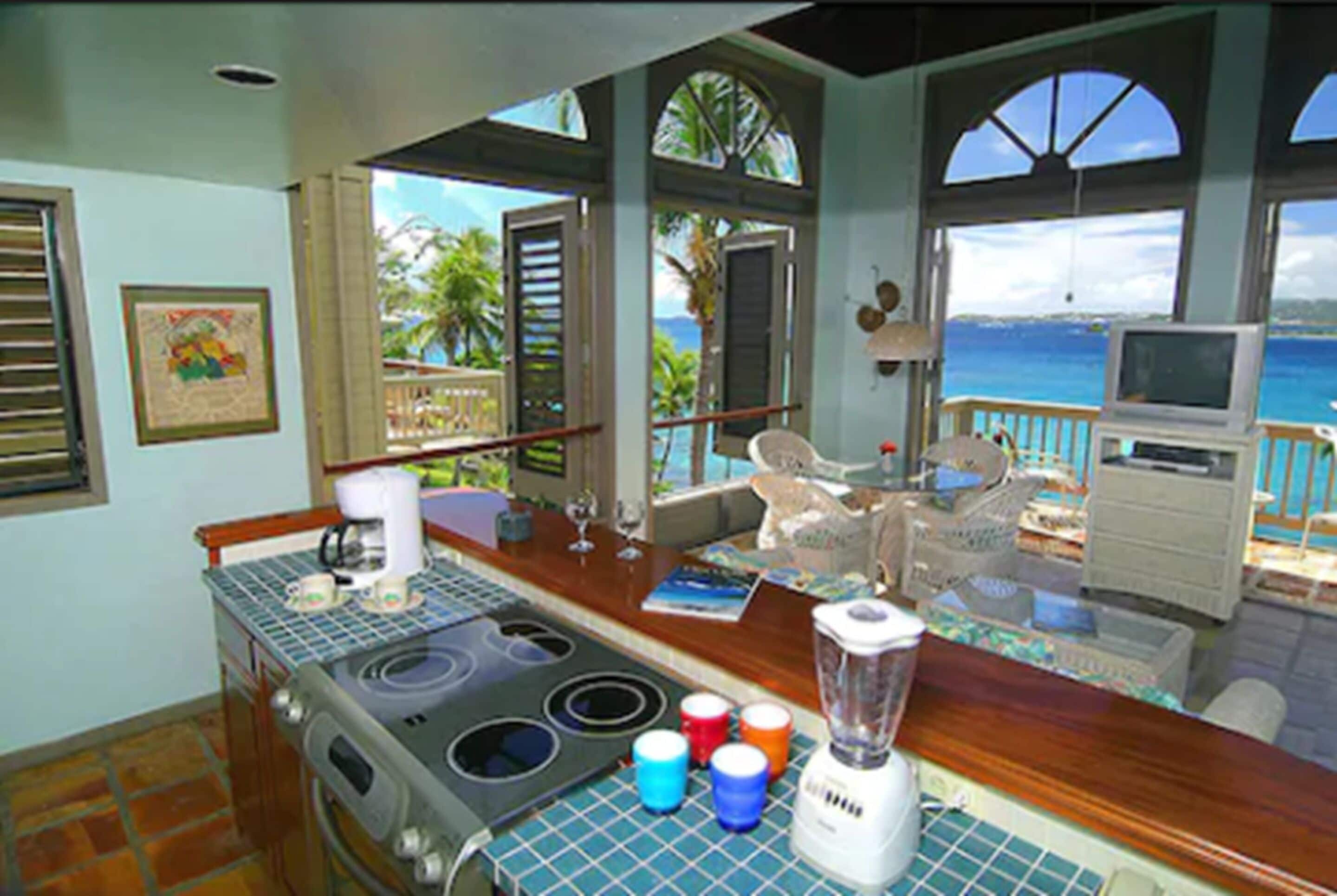 Suite Luxe, vue océan (Upper) | Cuisine privée | Grand réfrigérateur, micro-ondes, plaque de cuisson, lave-vaisselle