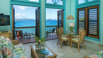 Luxury Suite Ocean View Upper 8D | Nappalirész | Tévé és DVD-lejátszó