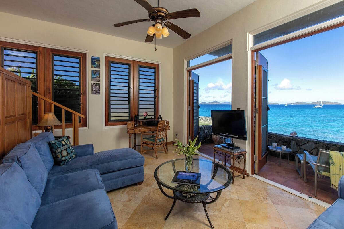 Luxury Suite Ocean View Lower 15A | 1 室のベッドルーム、高級寝具、セーフティボックス (室内)、デスク
