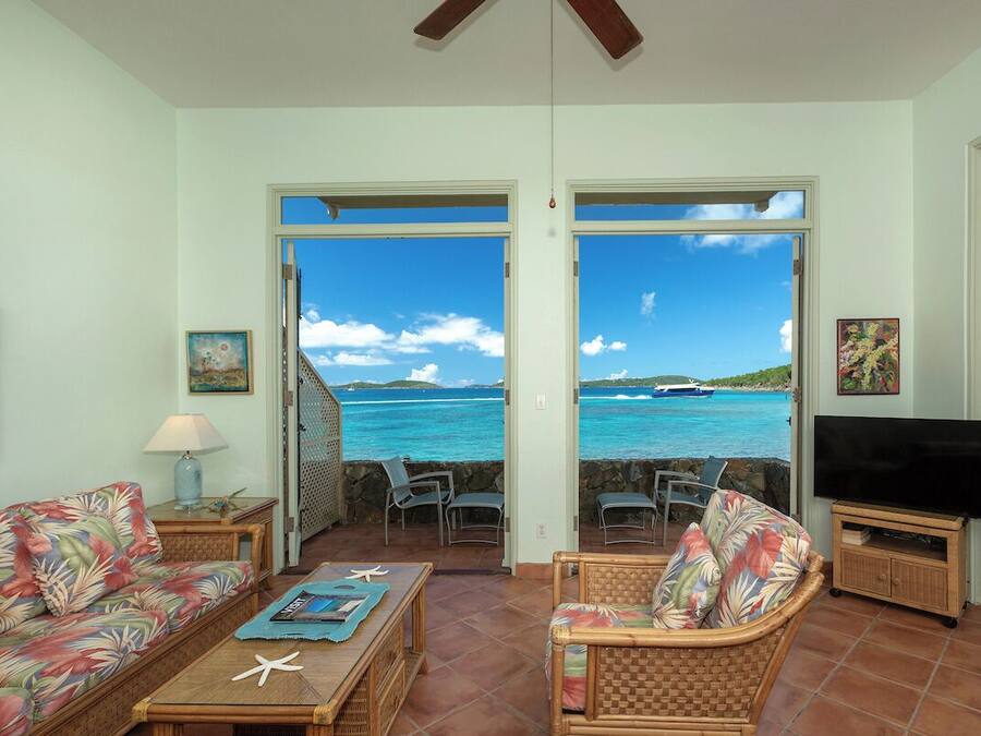 Luxury Suite, 1 Bedroom, Harbour View (Lower 15B) | Ruang tamu | 40 inci televisyen dengan kabel, pemain DVD