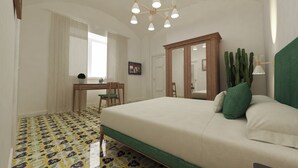 Un dormitorio con cama, escritorio, silla, un espejo grande y una planta de cactus.