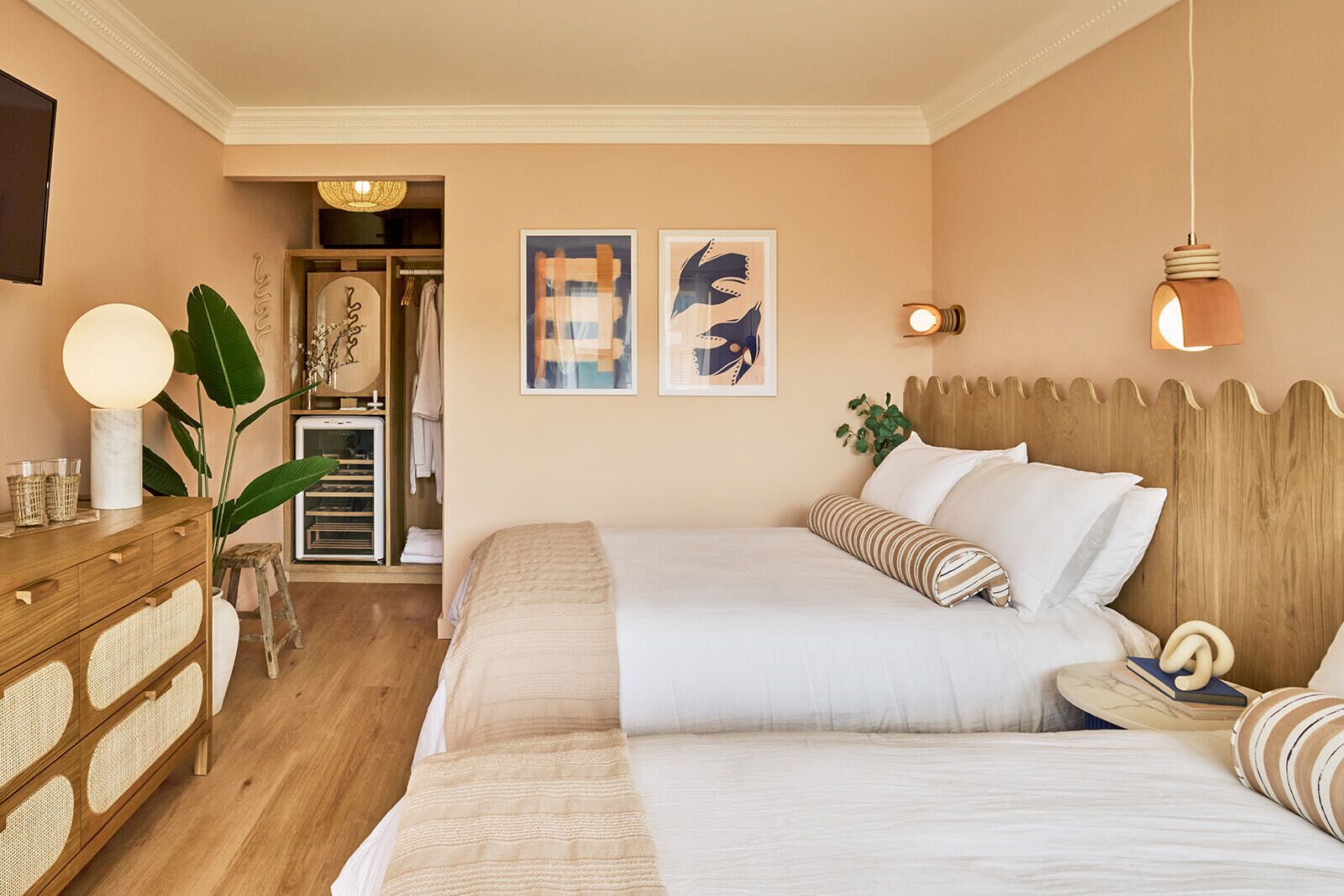 Free WiFi, bed sheets