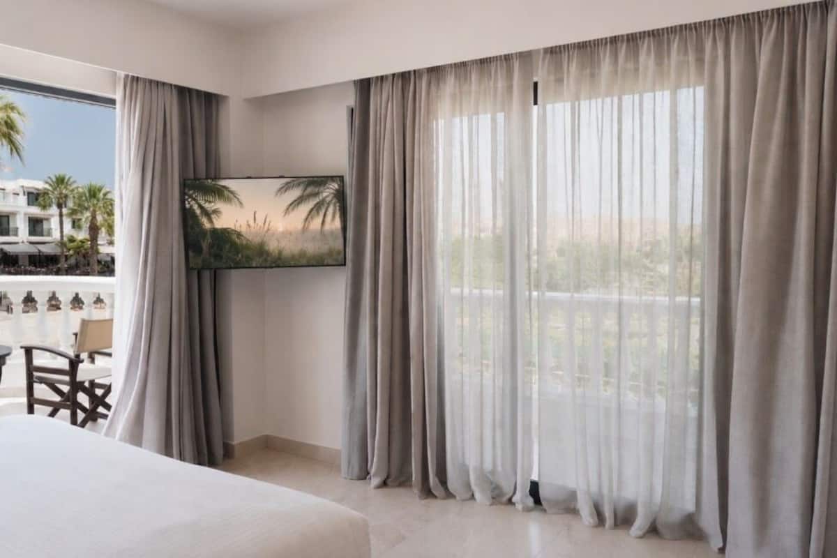 Light Suite With Town View Annex | Sábanas de algodón egipcio y ropa de cama de alta calidad