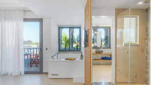 Executive Suite With Hot Tub | Bad