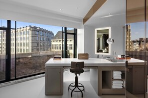 Premium bedding, minibar, in-room safe, desk - W Amsterdam (Amsterdam)
