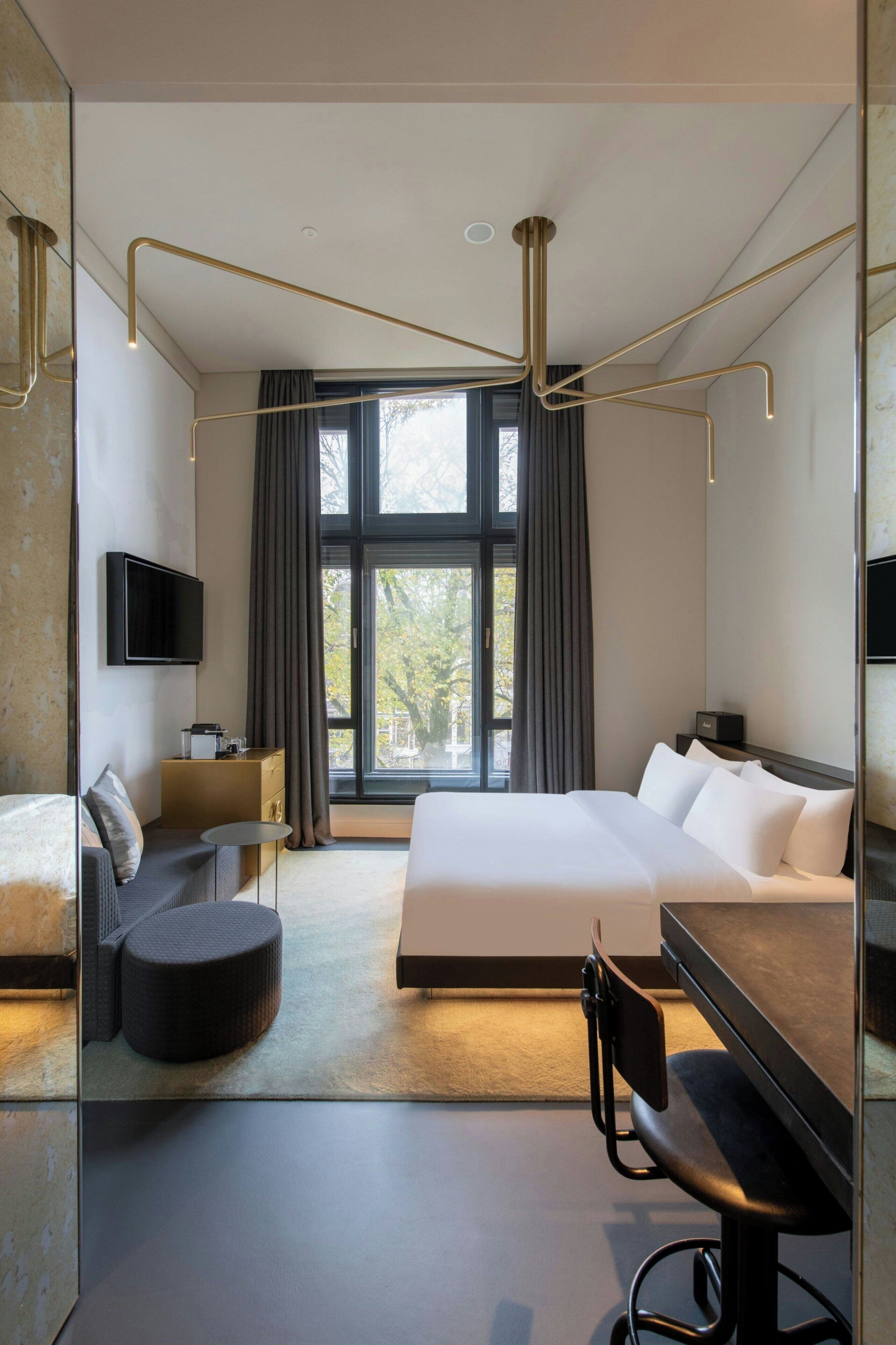 Rom – superior, 1 kingsize-seng, byutsikt | Sengetøy av topp kvalitet, minibar, safe på rommet og skrivebord