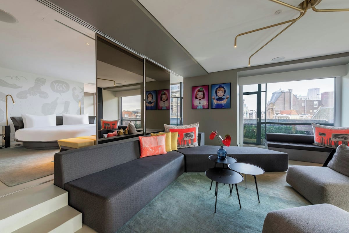 Penthouse I (Exchange) | Living room | Flat-screen TV
