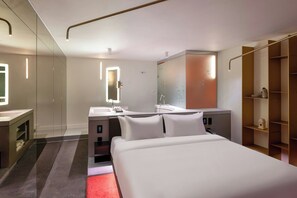 Premium bedding, minibar, in-room safe, desk - W Amsterdam (Amsterdam)