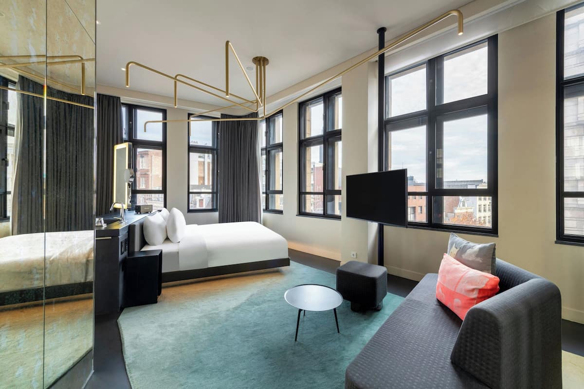 Superior kamer, 1 kingsize bed, uitzicht op de stad | Luxe beddengoed, een minibar, een kluis op de kamer, een bureau