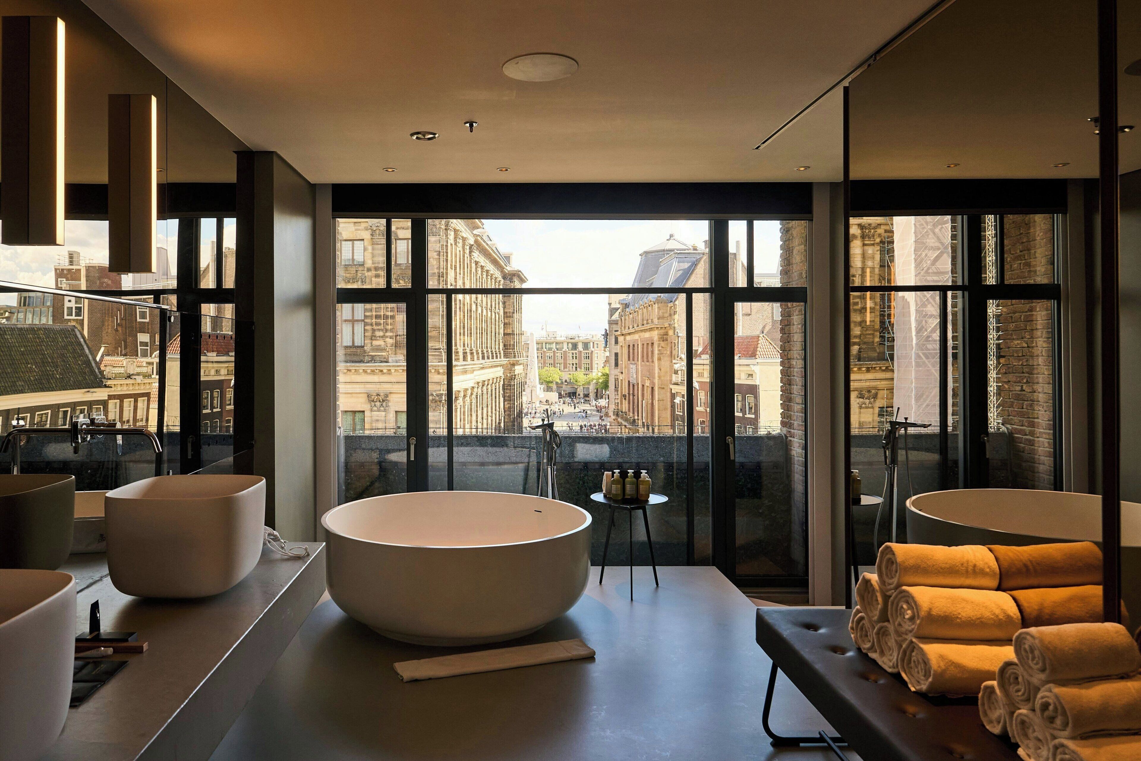 Studio Suite, 1 Bedroom | Bathroom | Designer toiletries, hair dryer, bathrobes, slippers