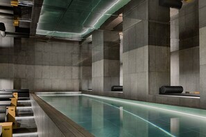 Un sauna, una bañera de hidromasaje, baño turco, tratamientos corporales