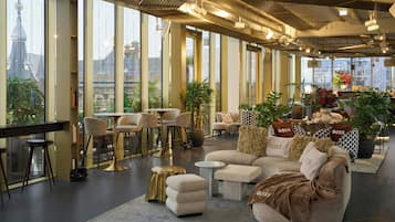 2 bar/lounge, bar di atap