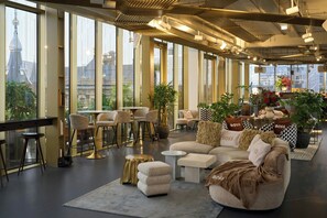 2 bars/lounges, rooftop bar - W Amsterdam (Amsterdam)
