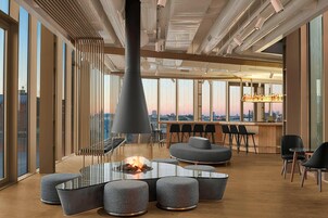3 restaurants; breakfast, lunch, dinner, and brunch served