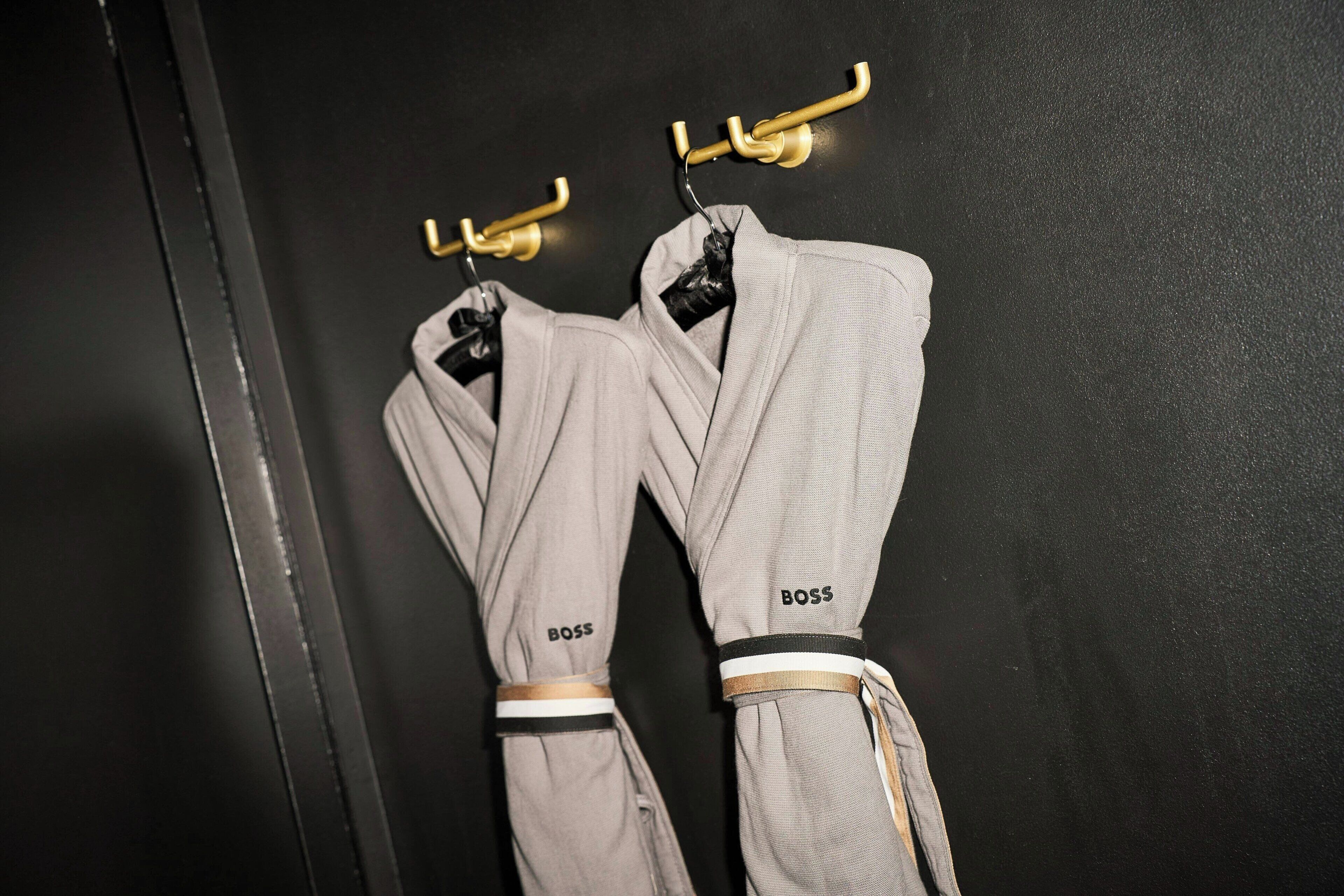 Superior Suite, 1 King Bed | Premium bedding, minibar, in-room safe, desk