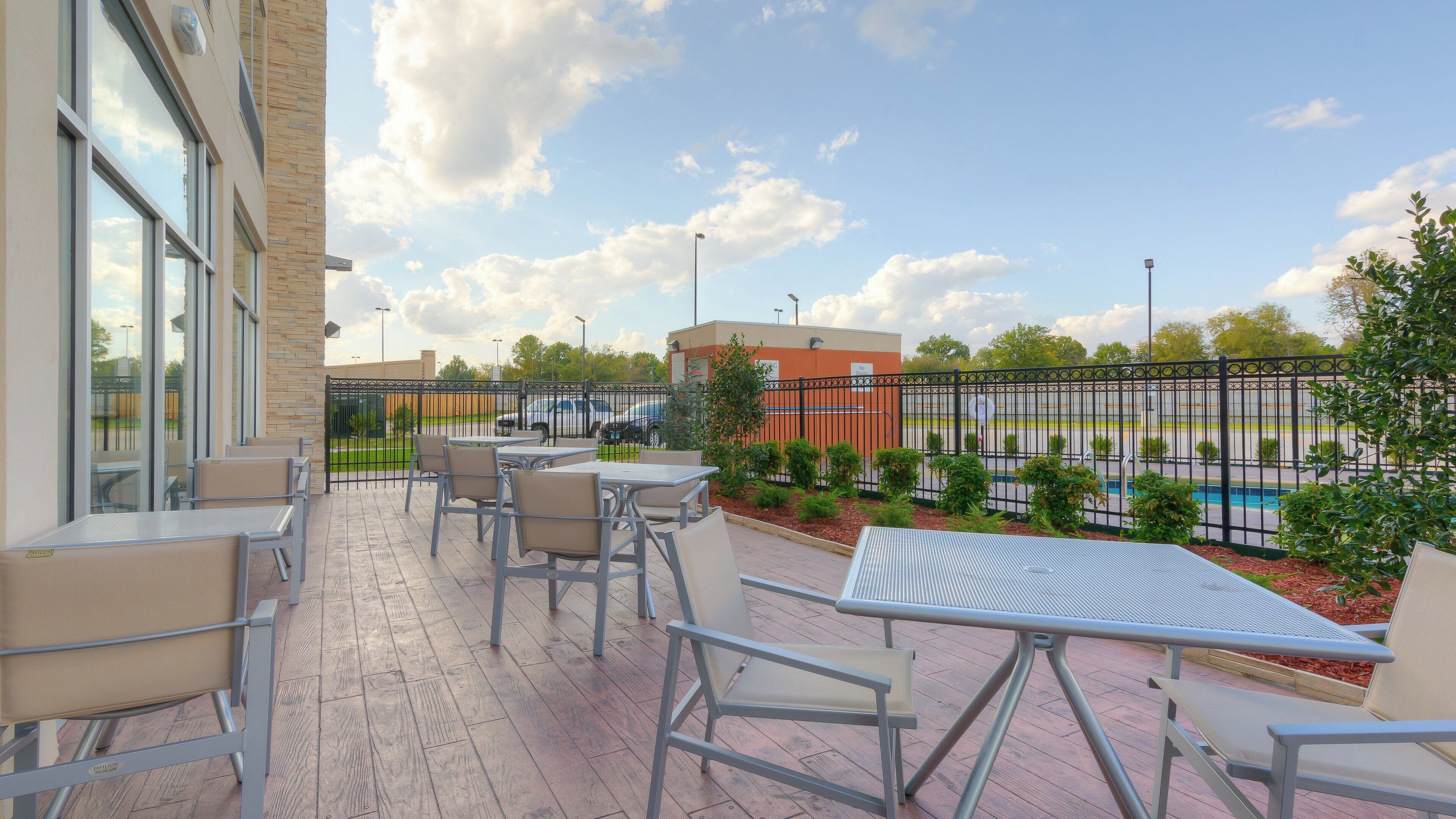 Photo - Holiday Inn Express & Suites Tulsa Midtown