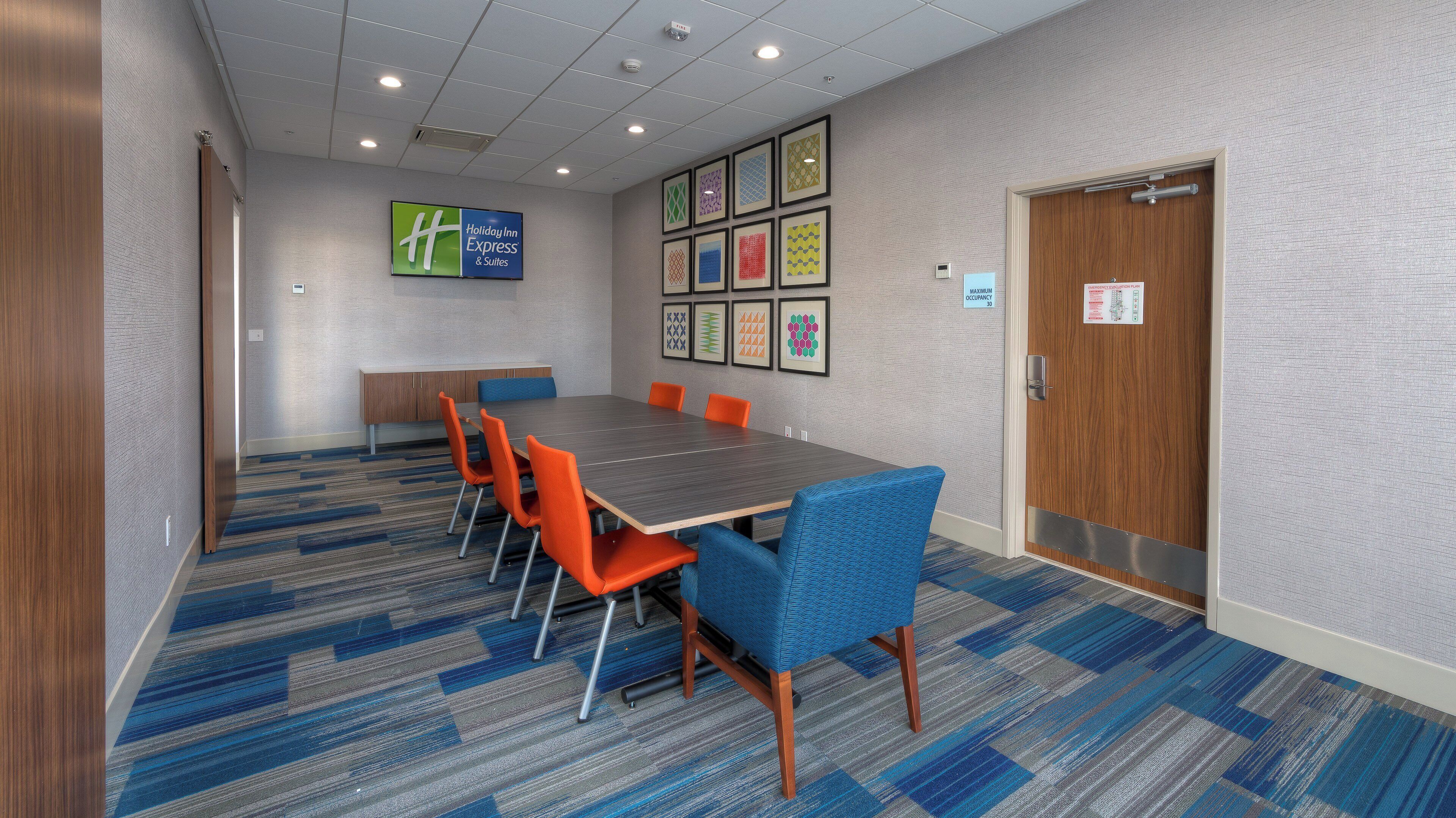 Photo - Holiday Inn Express & Suites Tulsa Midtown