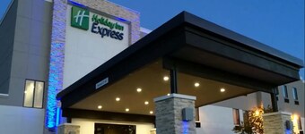 Holiday Inn Express & Suites Tulsa Midtown by IHG