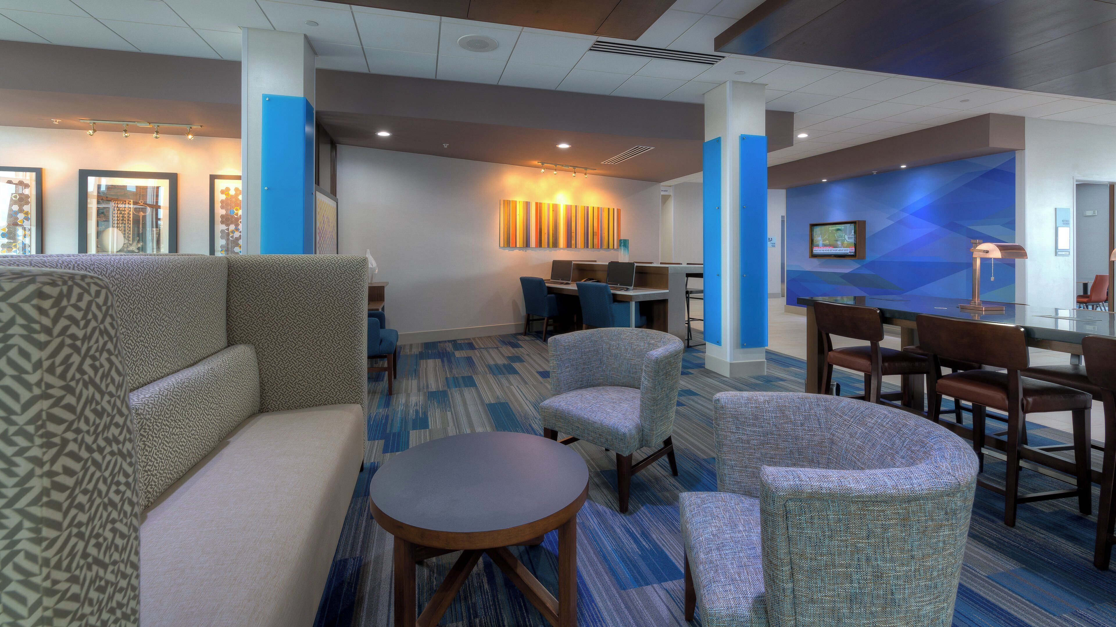 Photo - Holiday Inn Express & Suites Tulsa Midtown
