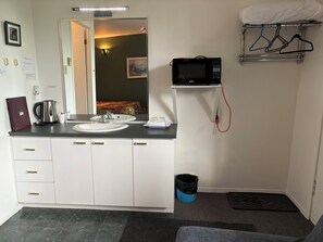 Standard Room, 1 Double Bed, Non Smoking | Free WiFi, bed sheets - Motel Le Voyageur (St. Jerome)