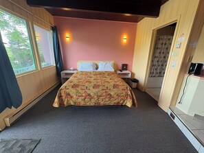 Rom, 1 queensize-seng, ikke-røyk, massasjebadekar | Wi-fi (inkludert) og sengetøy