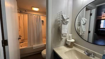 Superior Suite, Ensuite (1st Floor) | Bathroom