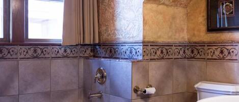 A bathroom with a bathtub, toilet, and vanity.