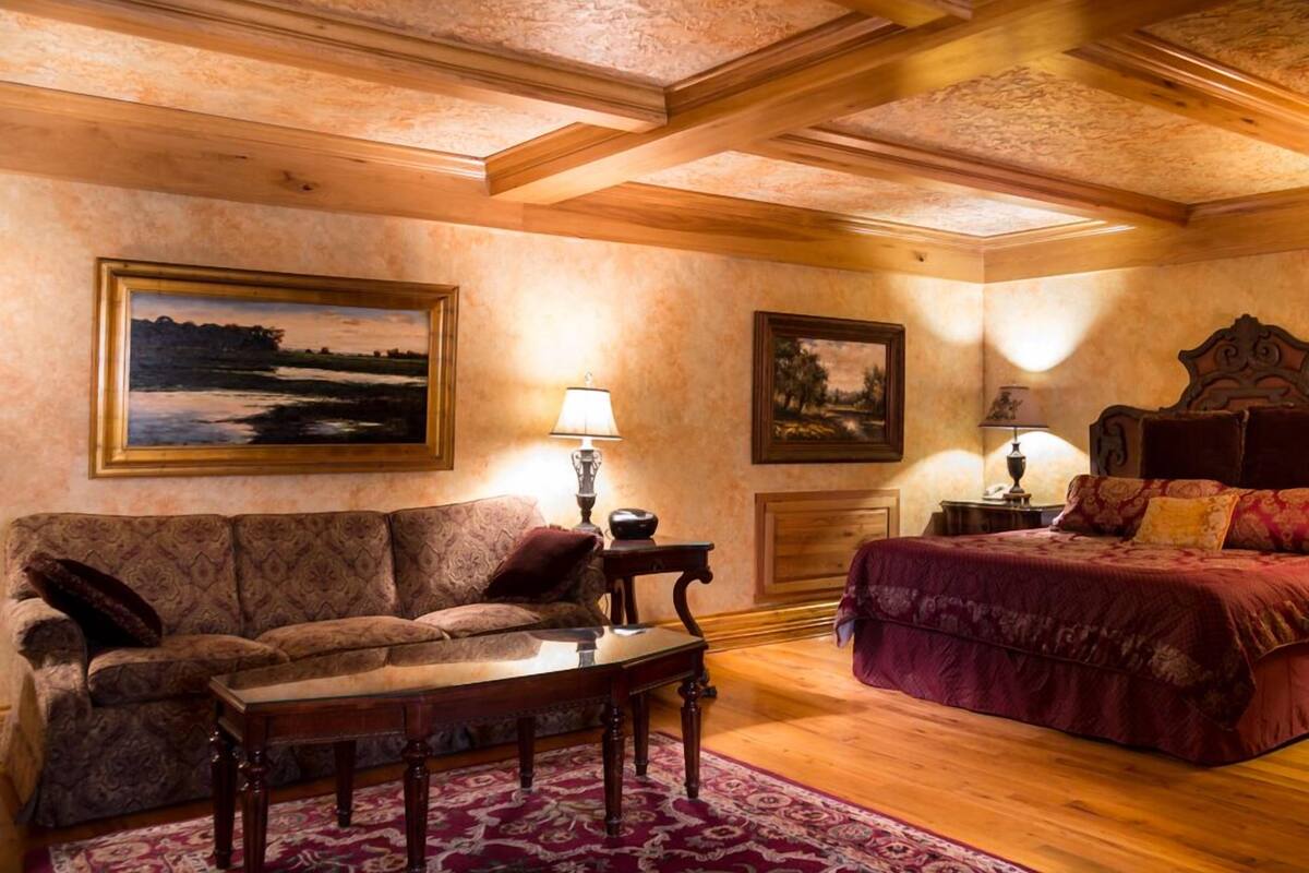 Suite, 1 King Bed with Sofa bed (Hess) | Iron/ironing board (on request), WiFi (free), individually decorated