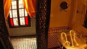 Chambre Double Confort pour 1 personne, 1 chambre, vue ville, en mezzanine | Salon du hall | 2 bars