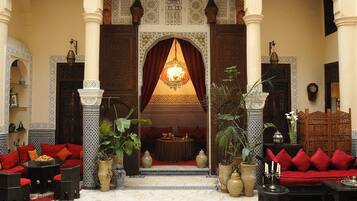 Panoramic Room, Non Smoking, Mountain View | Kawasan sarapan | Termasuk sarapan Eropah setiap hari