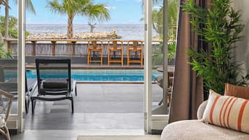 Two-Bedroom Oceanfront Apartment | 1 Schlafzimmer, individuell dekoriert, individuell eingerichtet