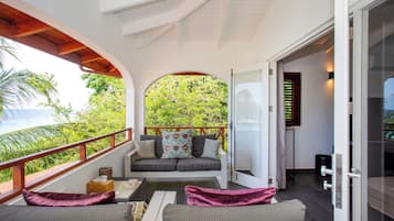 Two-Bedroom Oceanfront Penthouse Suite | Blick vom Balkon