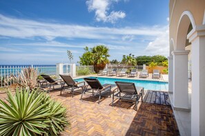 Colonial Three-bedroom Oceanfront Villa | Terrace/patio - Atlantis Beach House (Willemstad)