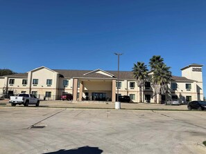 Front of property - Yorktown Inn And Suites (Yorktown)