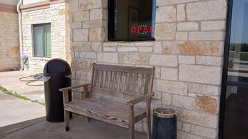 Vista frontal de la propiedad