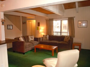 Casa geminada standard, 2 quartos (57) | Sala de estar | TV de tela plana, lareira