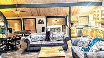 Premier Townhome, 3 Bedrooms (23)