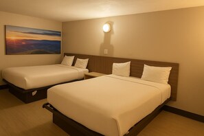 Colchones con acolchado adicional y tabla de planchar con plancha