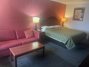 Combined shower/bathtub, towels - Economy Inn Little Rock (Little Rock)