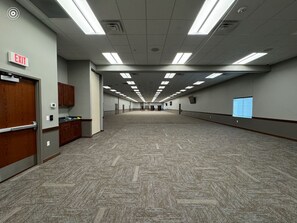 Reception hall - Cardinal Inn & Event Center (Albion)