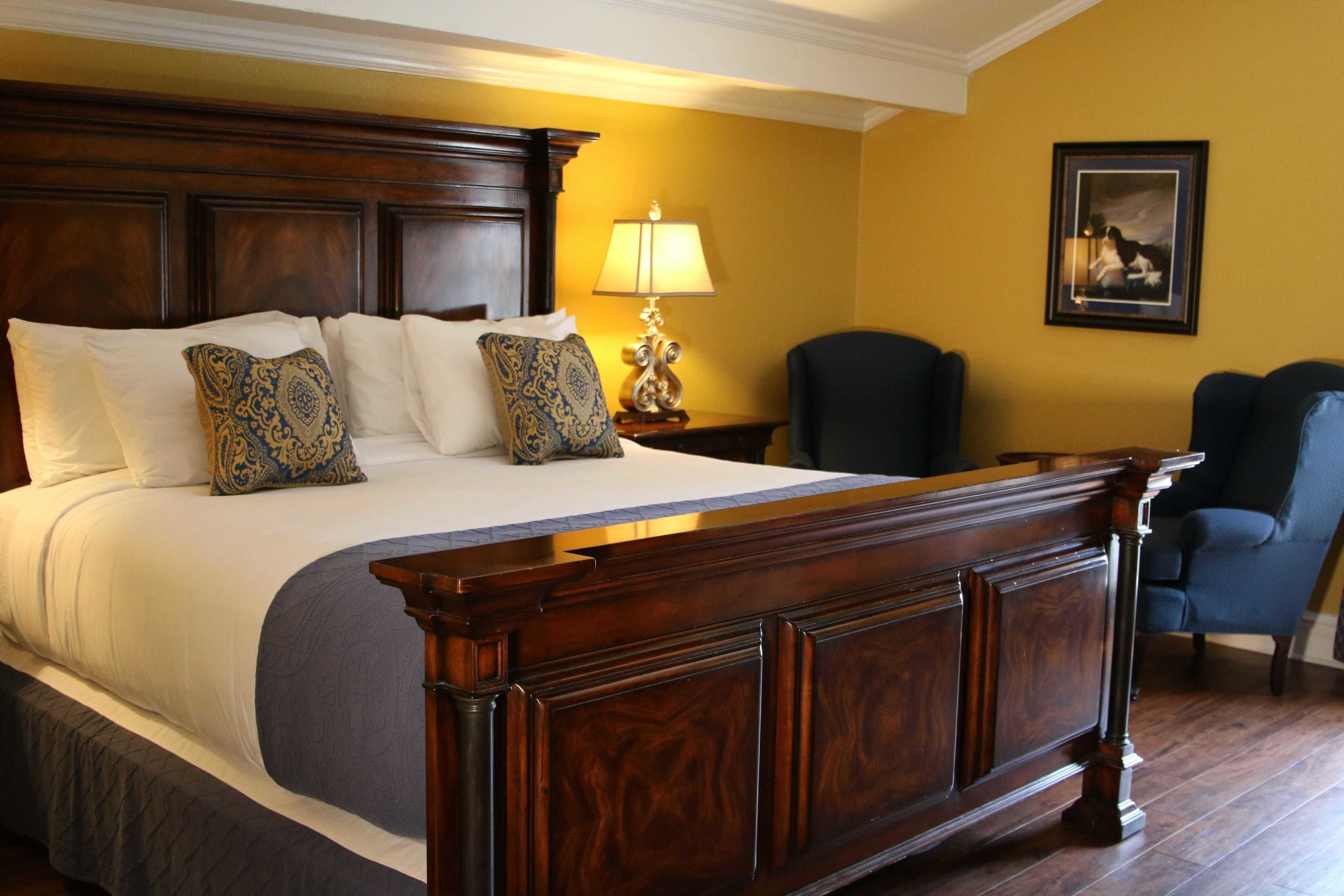 room 9 elias and rebecca durnford (one king bed) | premium bedding, blackout curtains, iron/ironing board, free wifi