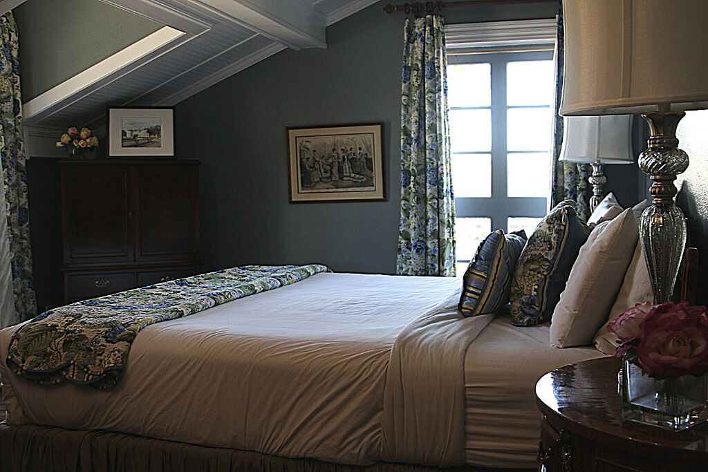 room 14 vicente sabastian pintado (one king bed) | premium bedding, blackout curtains, iron/ironing board, free wifi