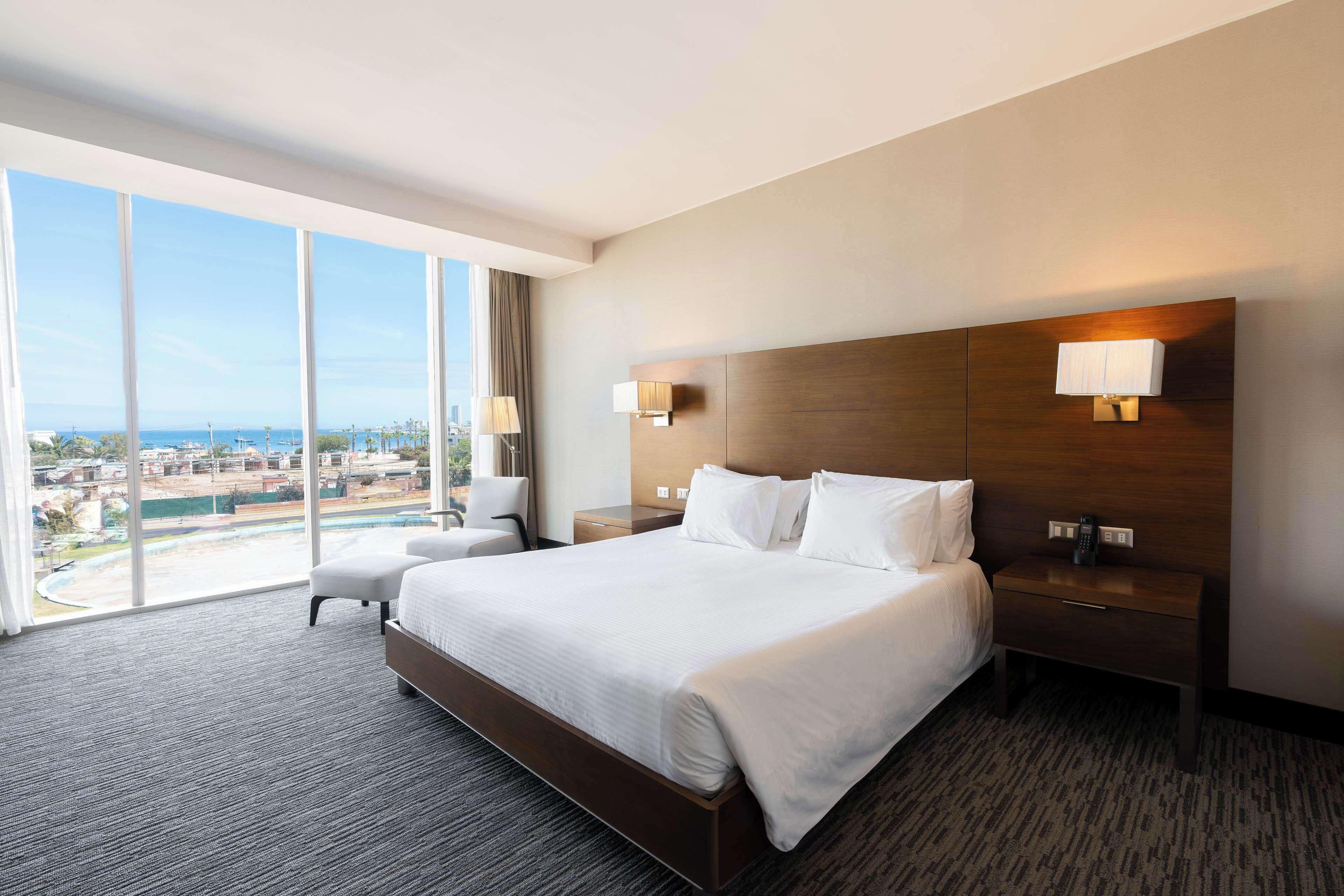 room, 1 king bed, accessible | in-room safe, desk, free cots/infant beds, rollaway beds