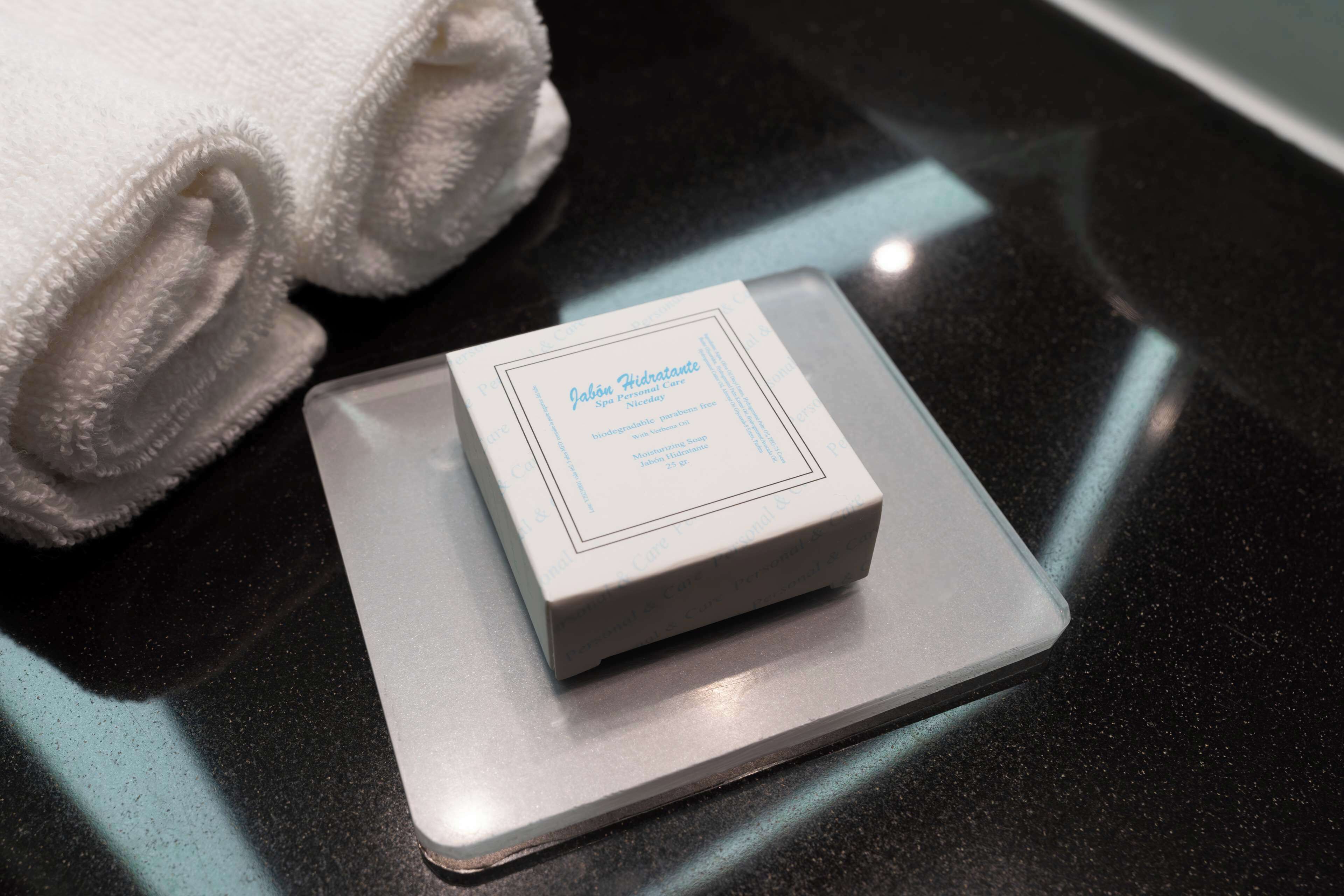 free toiletries, towels