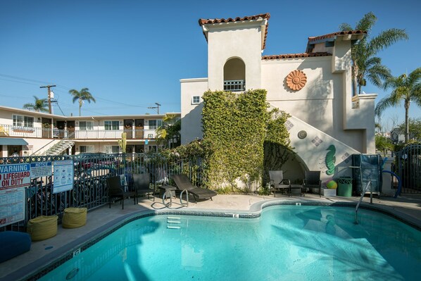 Outdoor pool, open 8:00 AM to 10:00 PM, pool loungers